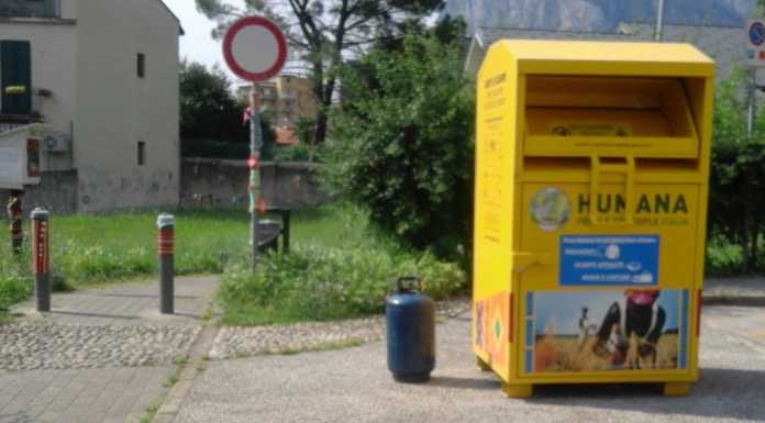 La segnalazione. Bombole del gas abbandonate in centro Pescarenico