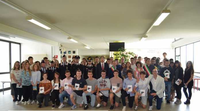 Gli studenti del Rota ricevono la Costituzione: “Siate protagonisti”