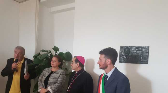 Varenna, sala consiliare intitolata a La Pira, anche Mons. Delpini alla cerimonia