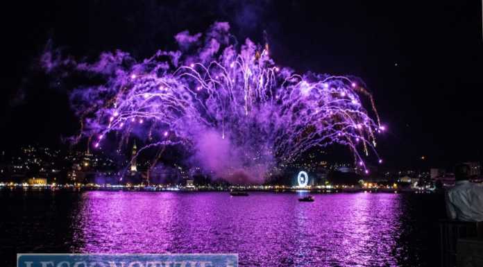 Fuochi sul lago: domenica si replica. Le scuse degli organizzatori Lecco fuochi d'artificio spettacolo pirotecnico