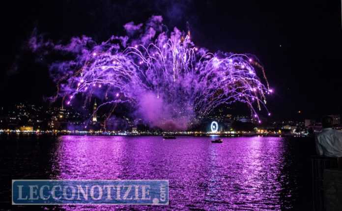 Lecco fuochi d'artificio spettacolo pirotecnico