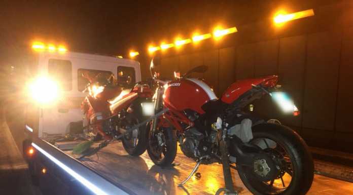 Scontro nel sottopasso, in rianimazione il motociclista coinvolto