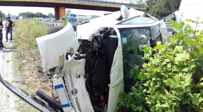 Sperona un’auto e la ribalta: brutto incidente a Nibionno