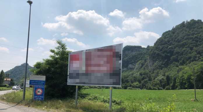 Il pannello abusivo a Olginate. Botta e risposta fra opposizione e sindaco