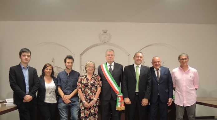 Oliveto Lario, il sindaco giura in aula, al via il “Polti bis”
