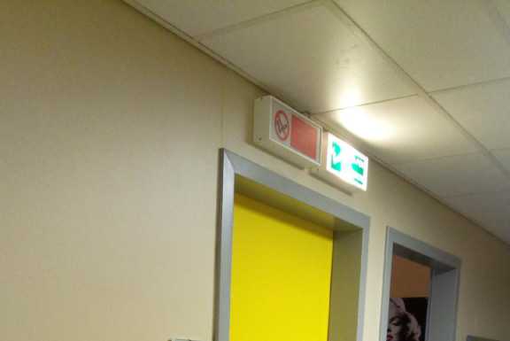 Sala fumatori in ospedale. Straniero: “Non in linea con la politica della Regione”