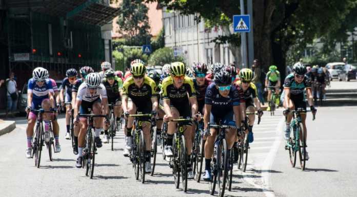 Il Giro Rosa sfila sul Lungolago di Lecco: destinazione Gerola Alta