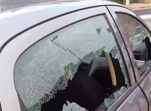 Finisce il turno di notte e trova l’auto distrutta, grave episodio a Calolzio