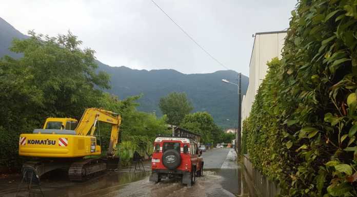 VIDEO – Il maltempo fa capolino nell’Alto Lago, forti raffiche di vento