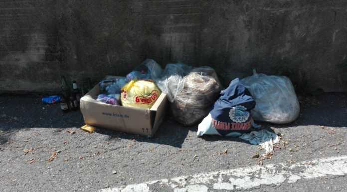Dopo la pulizia dello scorso aprile ancora rifiuti sulla Lecco-Ballabio