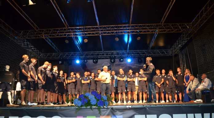 Calcio. In tanti in piazza Garibaldi per la presentazione del Lecco