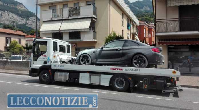 Calolzio. Auto in fiamme dopo un tamponamento in corso Europa