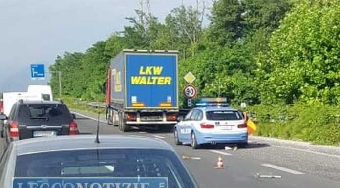 Camion in panne sulla SS36 a Renate, code in direzione Lecco