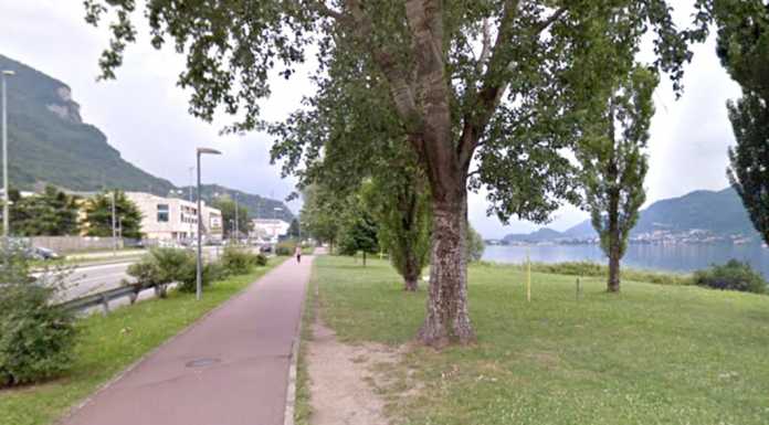 Ciclabile di Rivabella: si tocca davanti ai passanti. La segnalazione di una lettrice