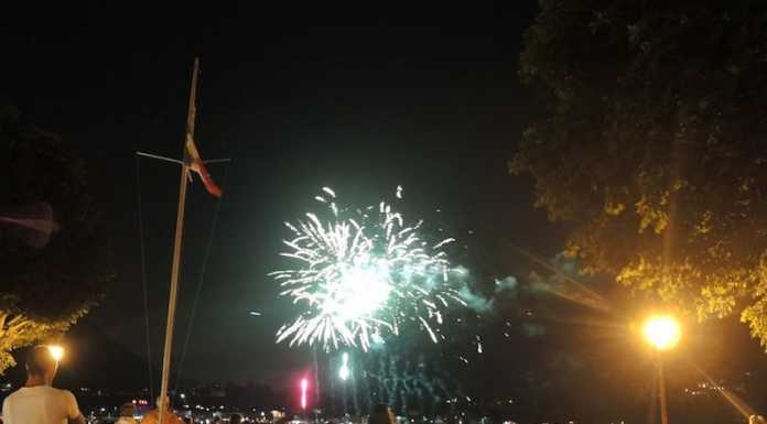 I fuochi d’artificio illuminano il lago, si chiude il Lecco Summer Fest