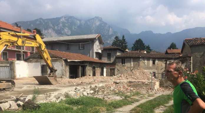 Rancio: demolita la ex Fratelli Orlandi. “Se ne va un pezzo di storia”