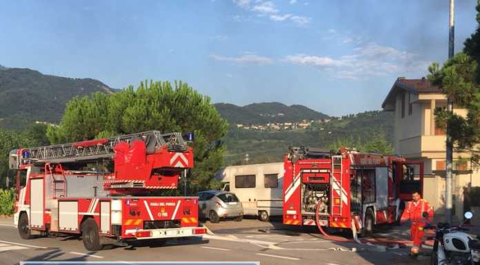 Olginate. A fuoco un’auto in un box, paura in via XXV Aprile