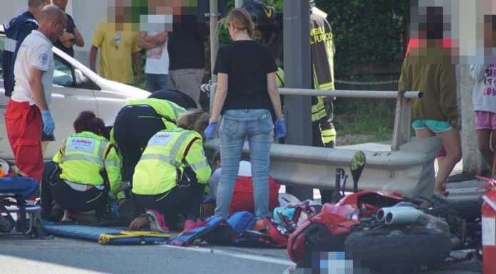 Pescate, scontro auto moto in via Roma, ferito motociclista
