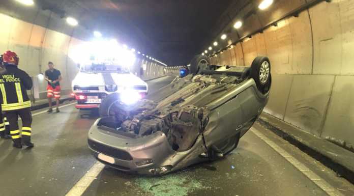 Paura lungo la SS36, donna di 62 anni si ribalta con l’auto