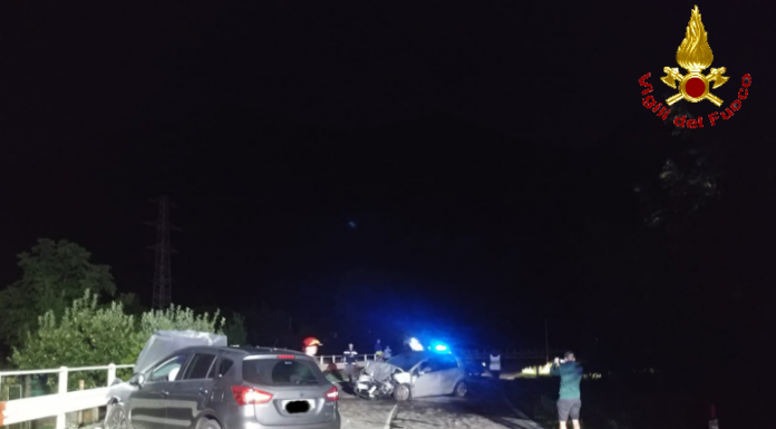 Scontro nella notte a Introbio: cinque giovani soccorsi