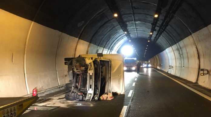 Incidente in ‘Super’: furgone si ribalta, tre persone soccorse