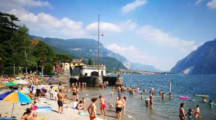 “Esplode” l’estate sul lago, le foto dalla spiaggia di Mandello