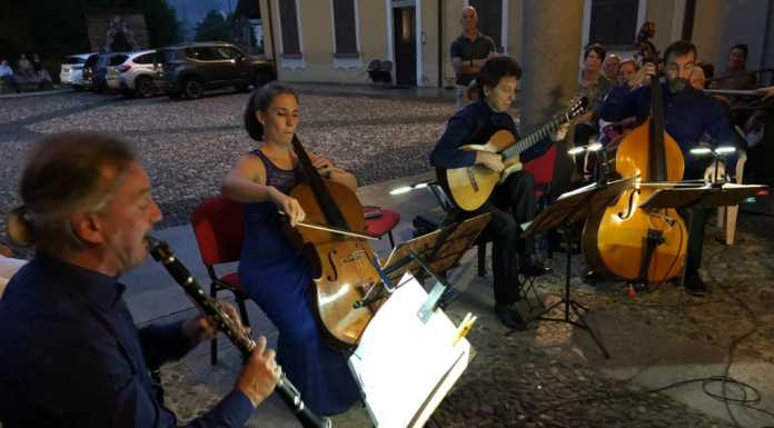 La pioggia non ferma l’esordio del Festival Tra Lago e Monti