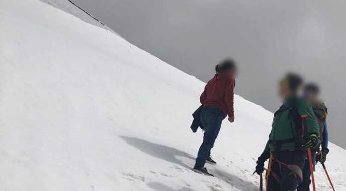 Scarpe da ginnastica, jeans… e si sale sul ghiacciaio a 4000 metri