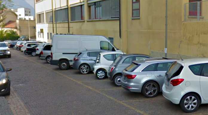 Parcheggi per residenti e ‘furbetti’, più controlli. “Un grazie alla Polizia Locale”