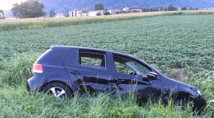 Brivio. Scontro tra due auto, entrambe finiscono nei campi
