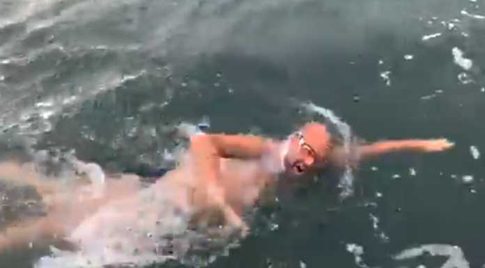 Sulla Manica, Oriana sfida il record italiano: la traversata è iniziata