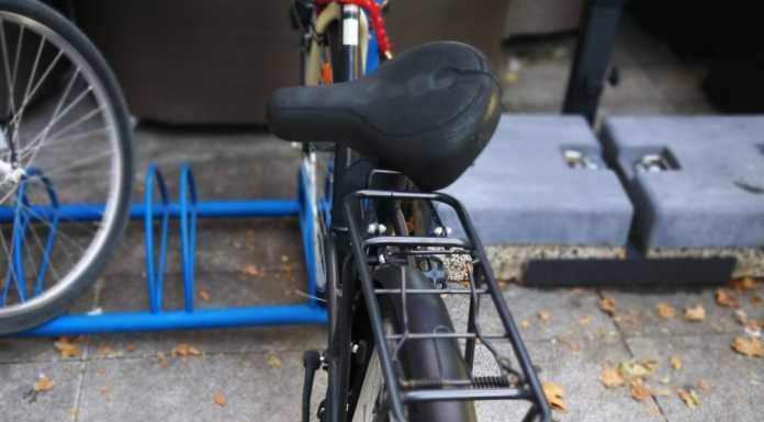 Lecco. Giovani vandali sul lungolago. “Fateli smettere”