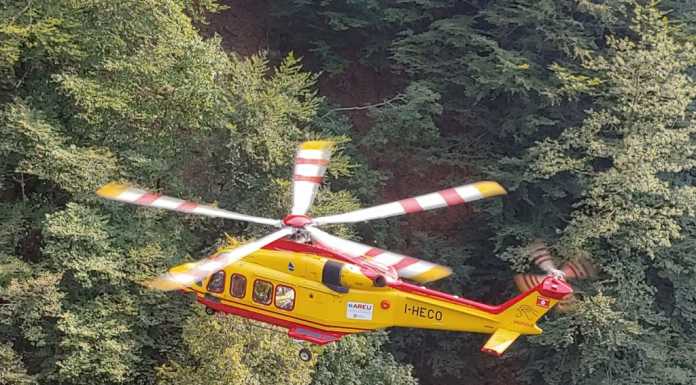 Introbio. Escursionista scivola in un canale per 70 metri, soccorso