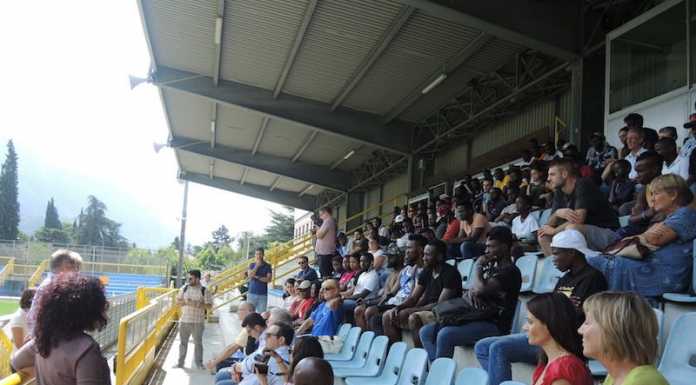 Stadio ‘come nuovo’, il grazie ai migranti: “Avete fatto un regalo alla città”