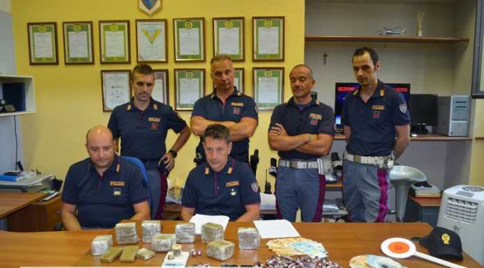 Fermati dalla Stradale erano carichi di droga, arrestati due ragazzini