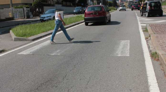 Lecco: strisce pedonali “fantasma”, la segnalazione di un lettore