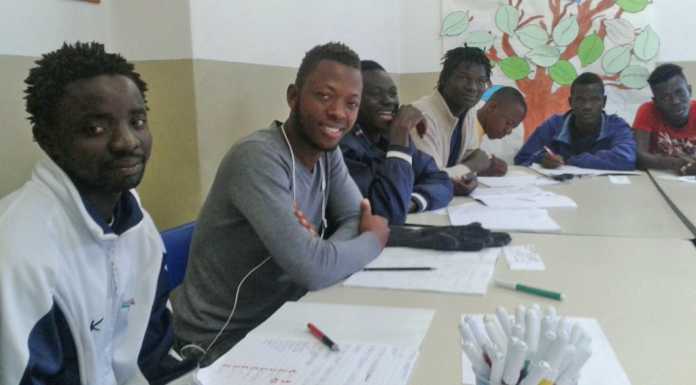 Un nuovo anno di “Lezioni al campo” per i migranti, grazie ai volontari