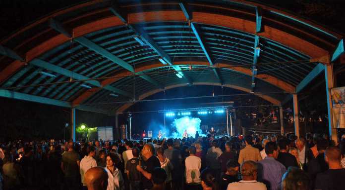 Superserata al Raduno Guzzi tra fuochi, musica, emozioni