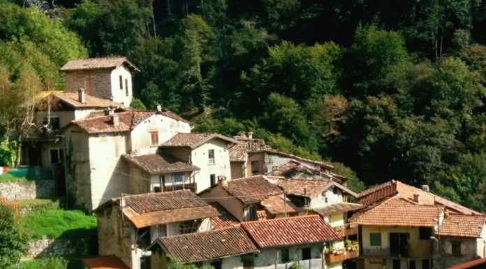 Erve. “Castagne & Tradizioni” nello storico borgo di Nesolio Lo storico borgo di Nesolio