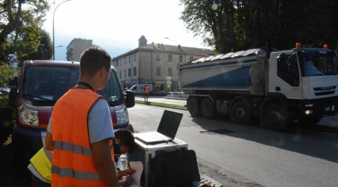 Controlli sul Lungolago: prove di carico per riaprire ai mezzi pesanti