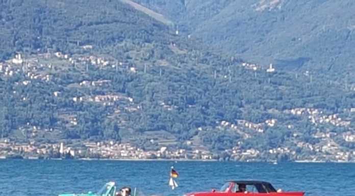 Giretto al largo… in cabriolet. Spettacolo sul lago (VIDEO)