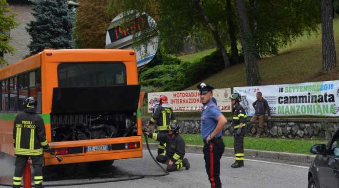 Rotonda Malgrate, traffico in tilt: dopo il ribaltamento, si blocca un bus
