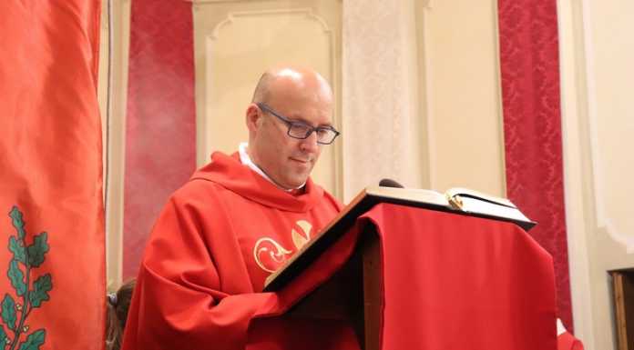 Benvenuto don Andrea. L’abbraccio del Pascolo per il nuovo don