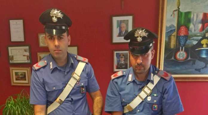 Annone. Spacciatori in fuga lasciano droga, soldi e un machete