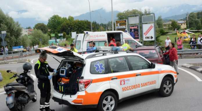 Molteno: ciclista urtato da uno scooter, soccorsi in elicottero
