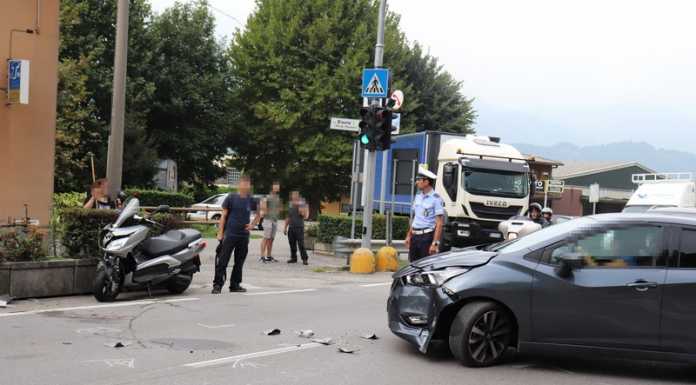 Monte Marenzo. Incidente fra auto e moto in Bisone. Grave un centauro