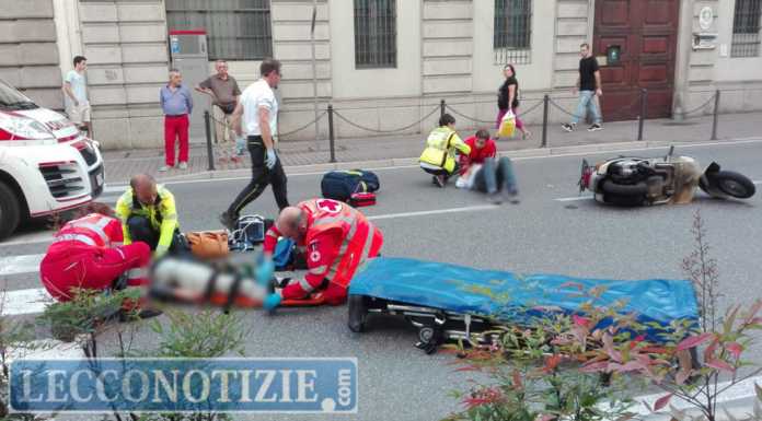 Corso Martiri: donna investita da un motorino sulle strisce