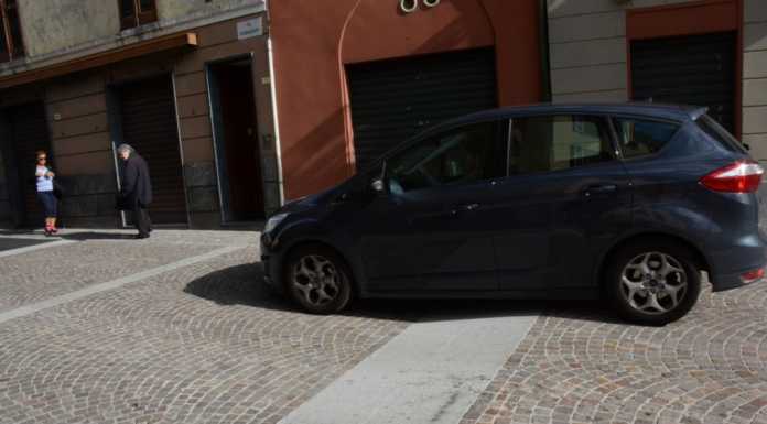 Mandello e il dosso in piazza, l’assessore: “Basta rallentare”