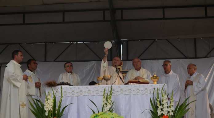 Le parole commosse di don Roberto: “Grazie di cuore a ognuno di voi per avermi accolto con amore”
