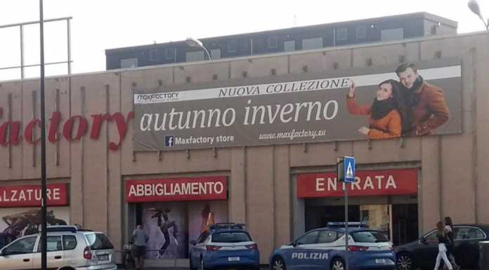 Sorpreso a rubare al Max Factory, fermato e denunciato dalla Polizia